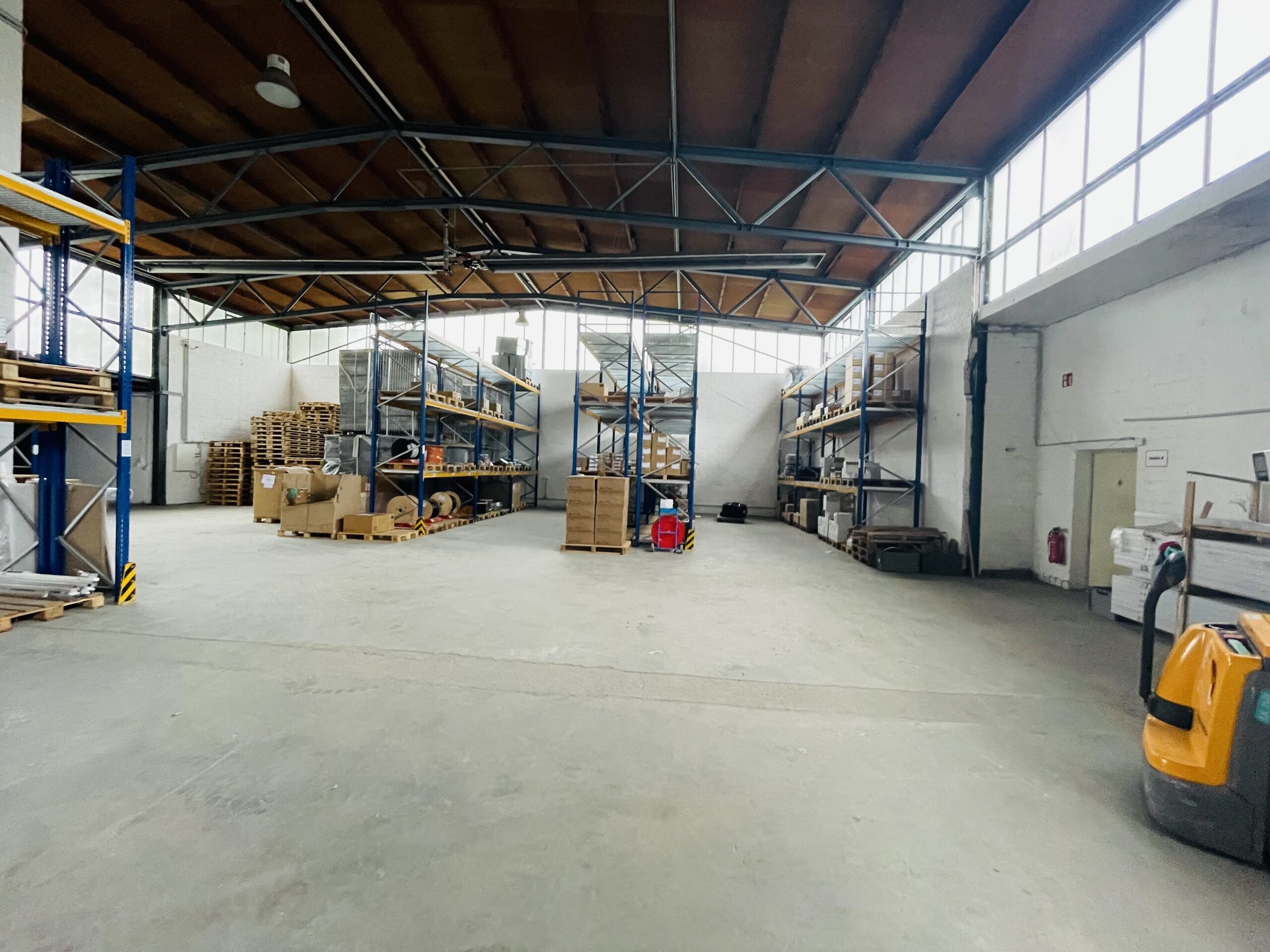 Brockhoff lets 885 m² light industrial property
