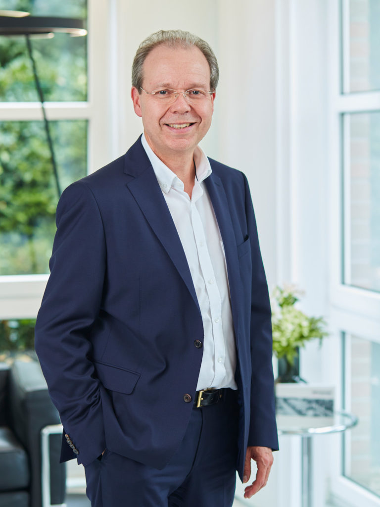 Bert Pfeffer Immobilien-Fachwirt (IHK) Mitglied der Geschäftsleitung / Prokurist