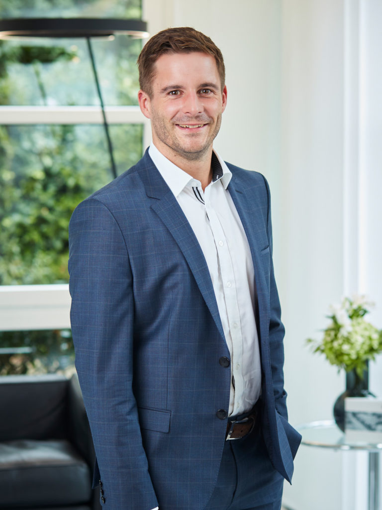 Tobias Altenbeck Mitglied der Geschäftsleitung / Prokurist Dipl.-Immobilienwirt (DIA) Immobilienberater